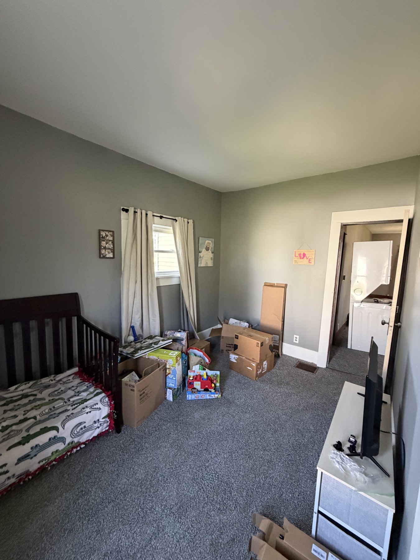 Interior room showing a light wall and doorway trim